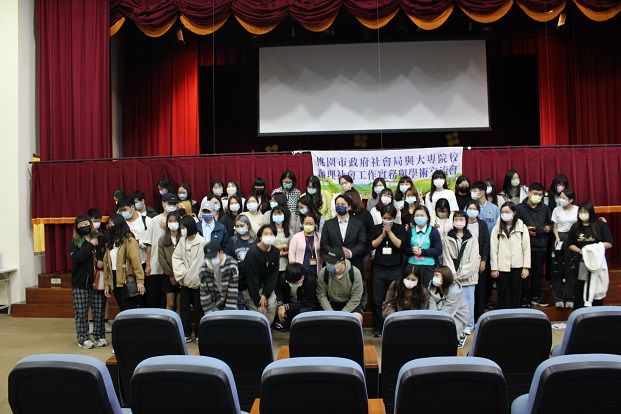 1111117桃園社會局參訪(實地工作一 )-2