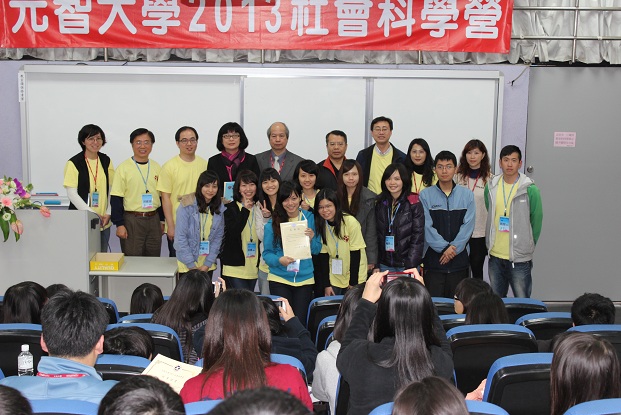 小隊輔與師長合影