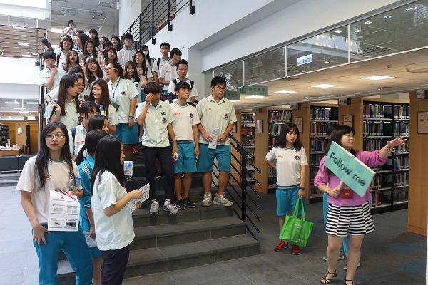 石碇高中圖書館導覽